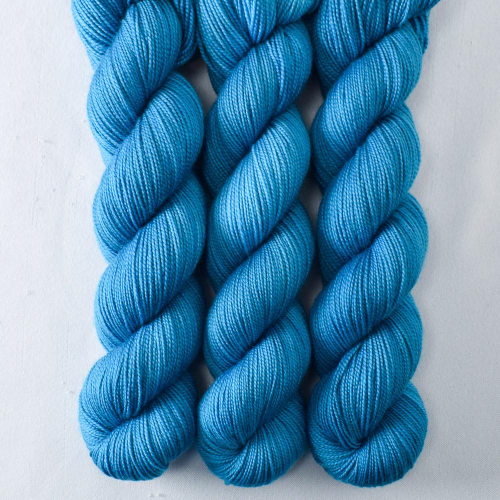 Maluaka - Miss Babs Yummy 2-Ply superwash Merino wool yarn