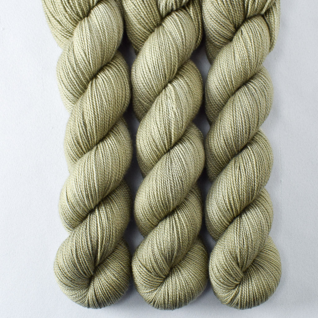 Marsh - Miss Babs Yummy 2-Ply superwash Merino wool yarn