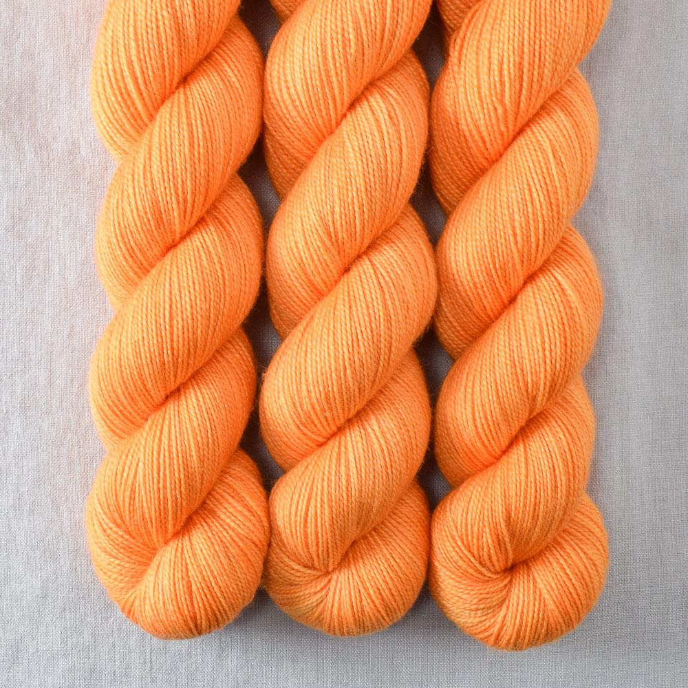 Navel - Miss Babs Yummy 2-Ply superwash Merino wool yarn