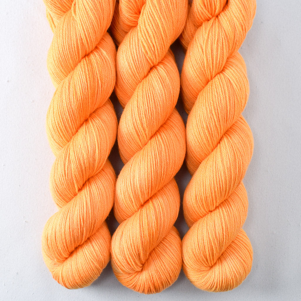 Navel - Miss Babs Tarte yarn