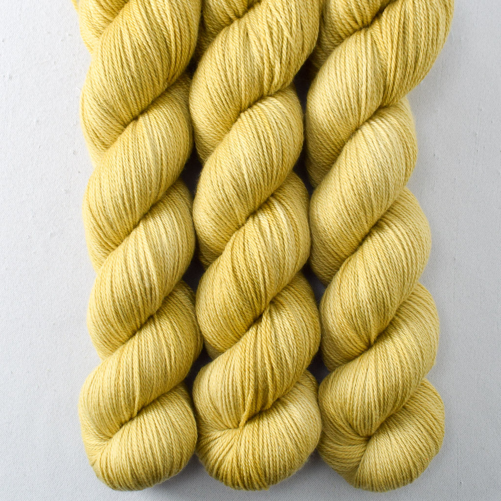 Oolong - Miss Babs Caroline merino-cashmere-nylon yarn