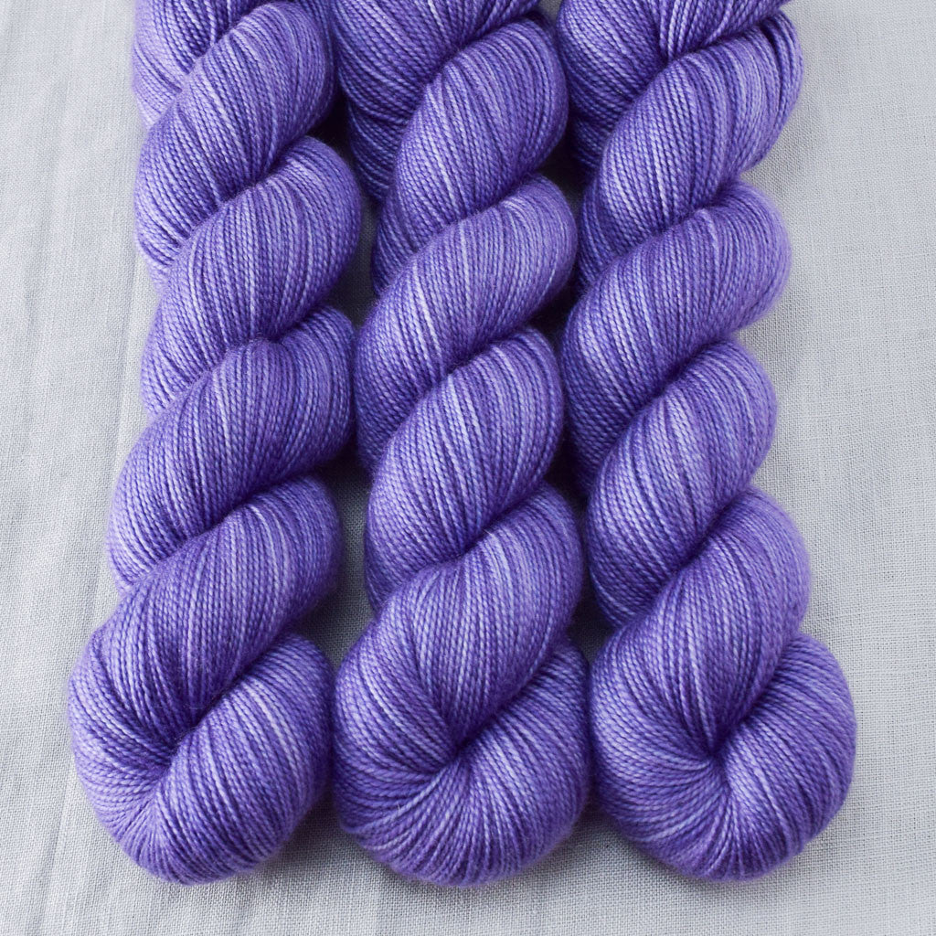 Oomph - Miss Babs Yummy 2-Ply superwash Merino wool yarn