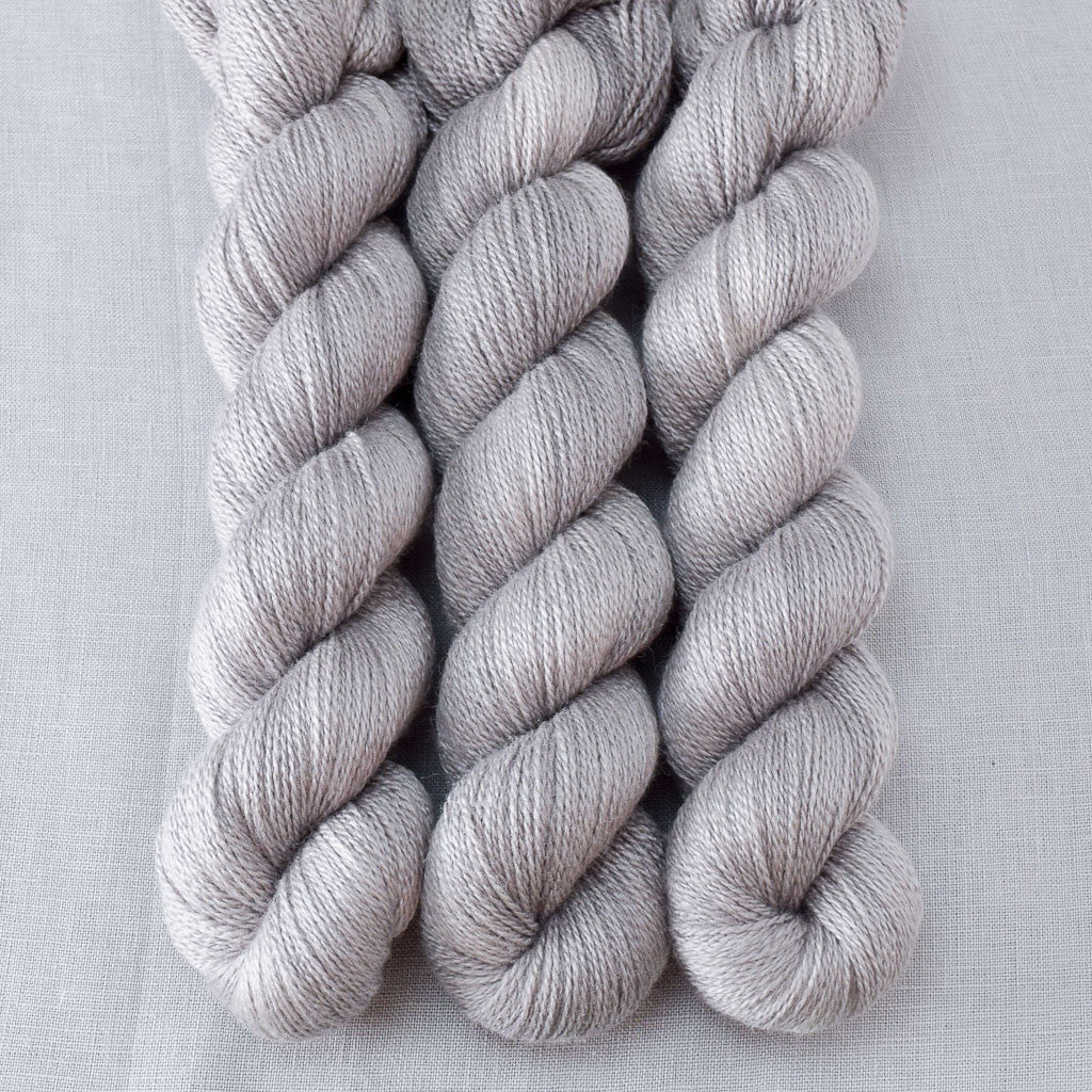 Oyster - Miss Babs Yet yarn