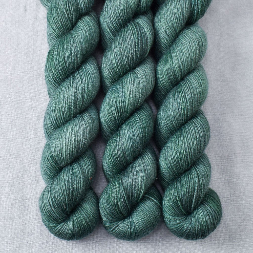 Pallon Beach - Miss Babs Katahdin 437 superwash BFL wool yarn
