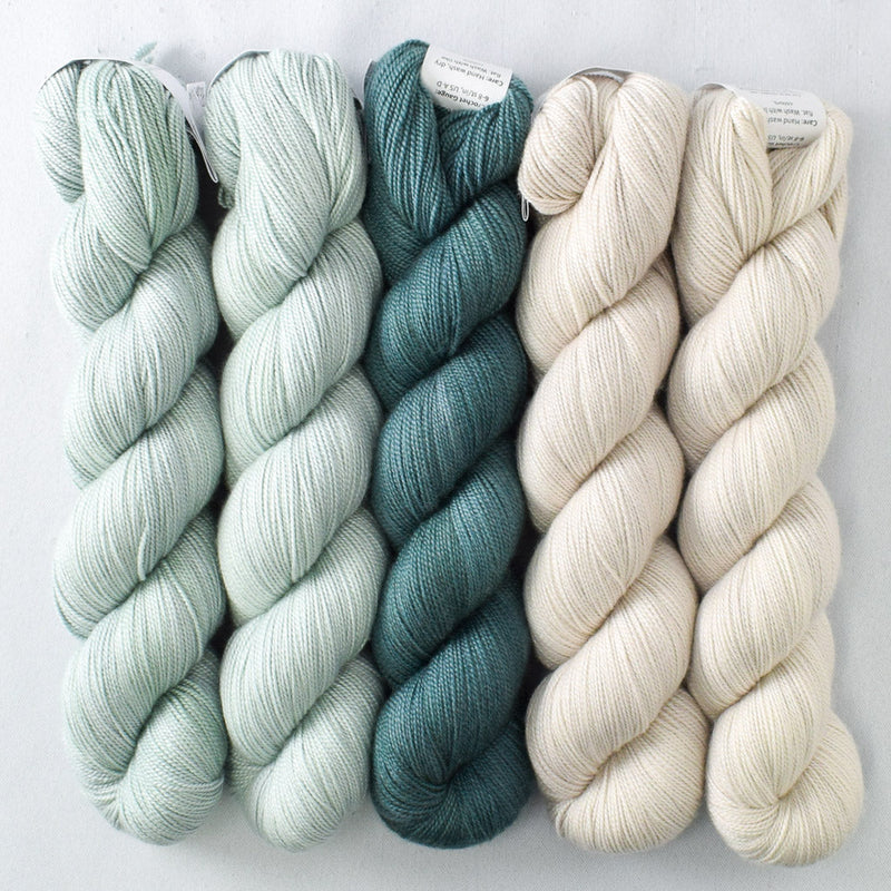 Palm Valley, Blackwatch, White Peppercorn - Miss Babs Avon Twists & Turns Set