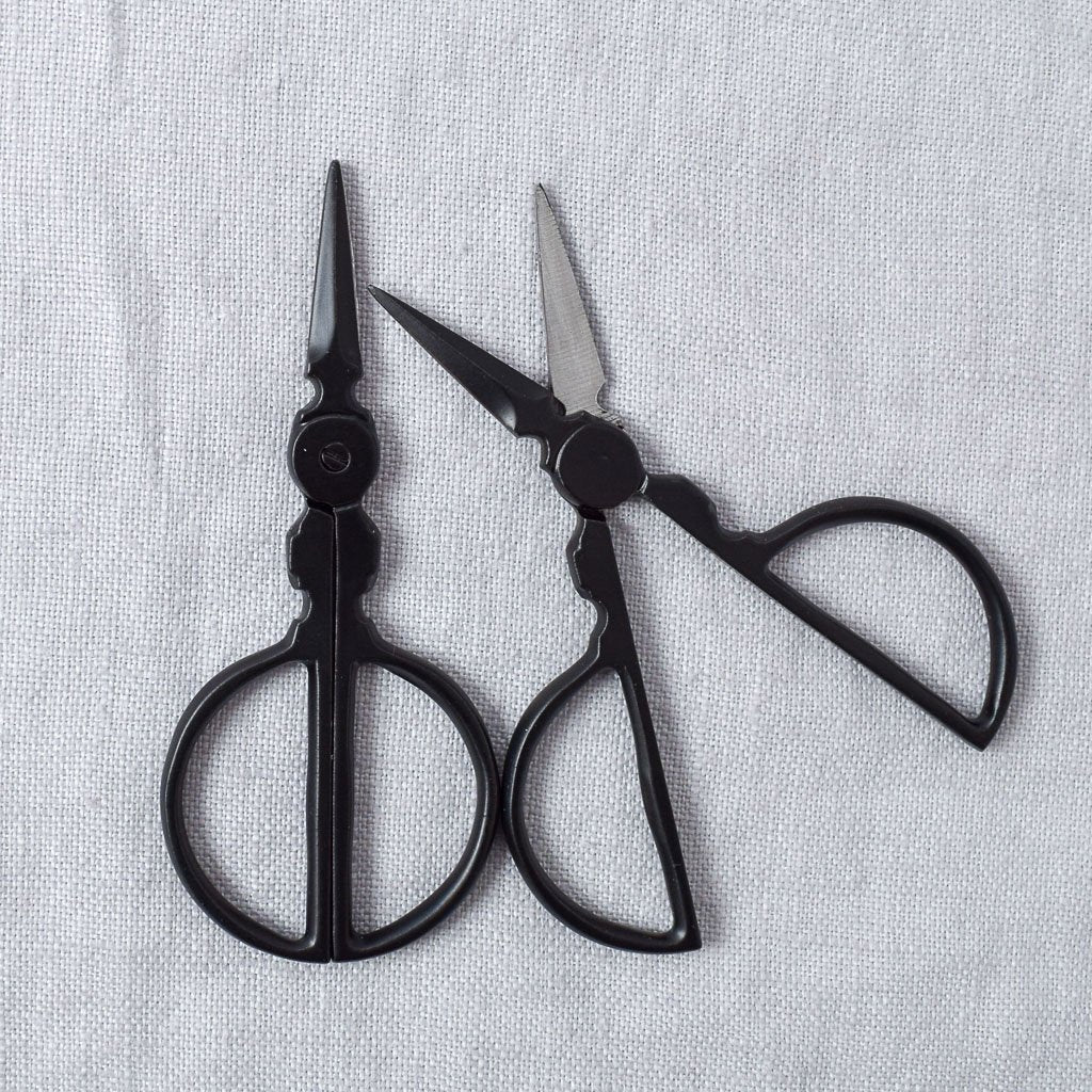 Primitive Roly Poly Scissors - Miss Babs Notions