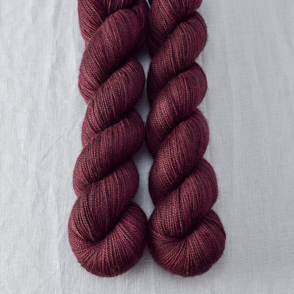 Raisinette - Miss Babs Yummy 2-Ply superwash Merino wool yarn