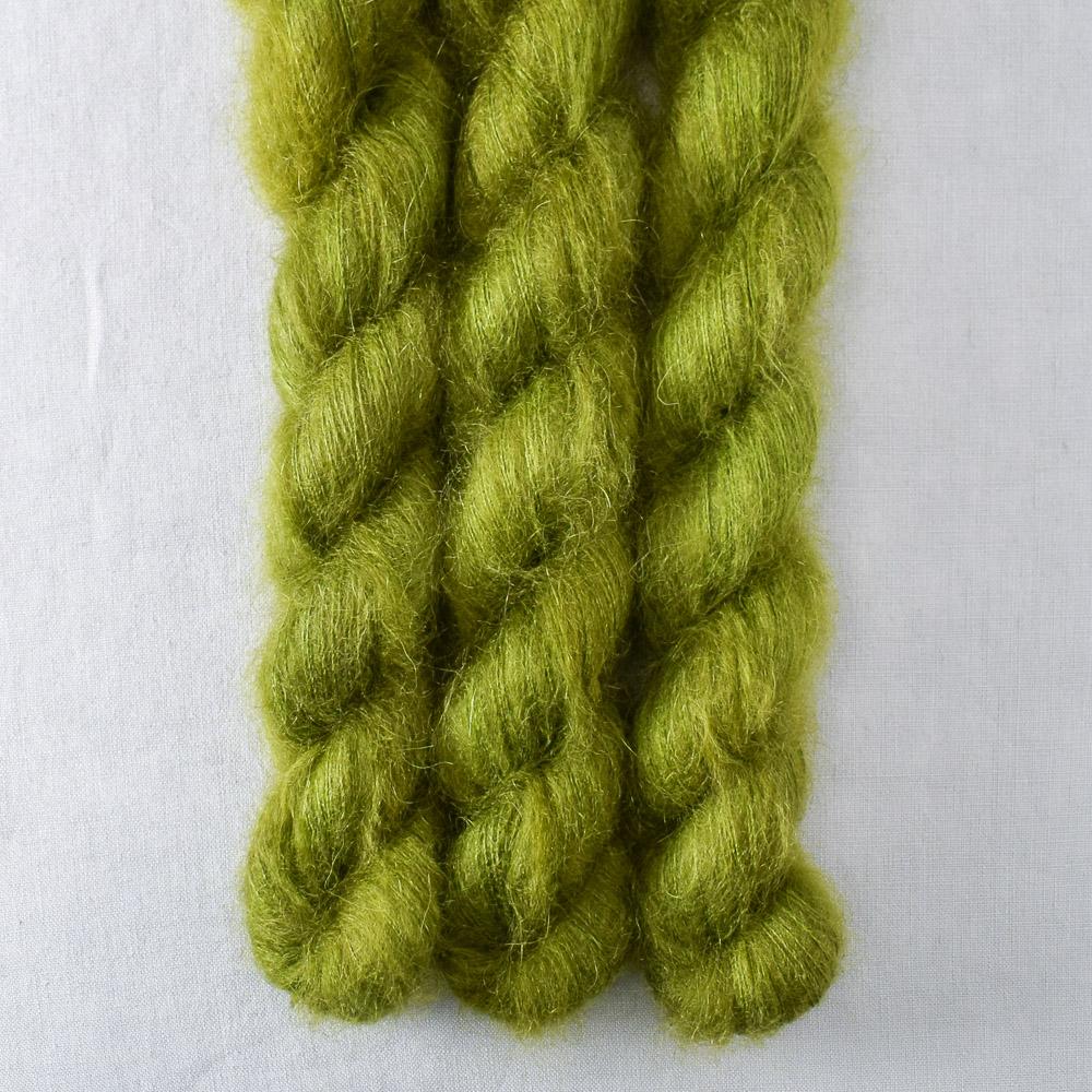 Raizome - Miss Babs Moonglow yarn