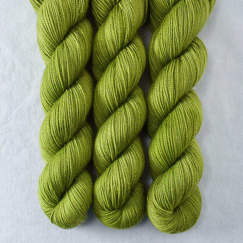 Rhizome - Miss Babs Yummy 2-Ply superwash Merino wool yarn