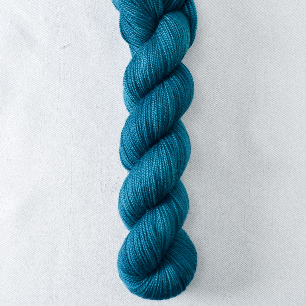 River Dee - Miss Babs Yummy 2-Ply superwash Merino wool yarn