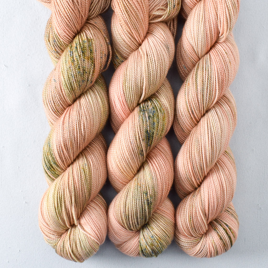 Rosy Finch - Miss Babs Avon yarn