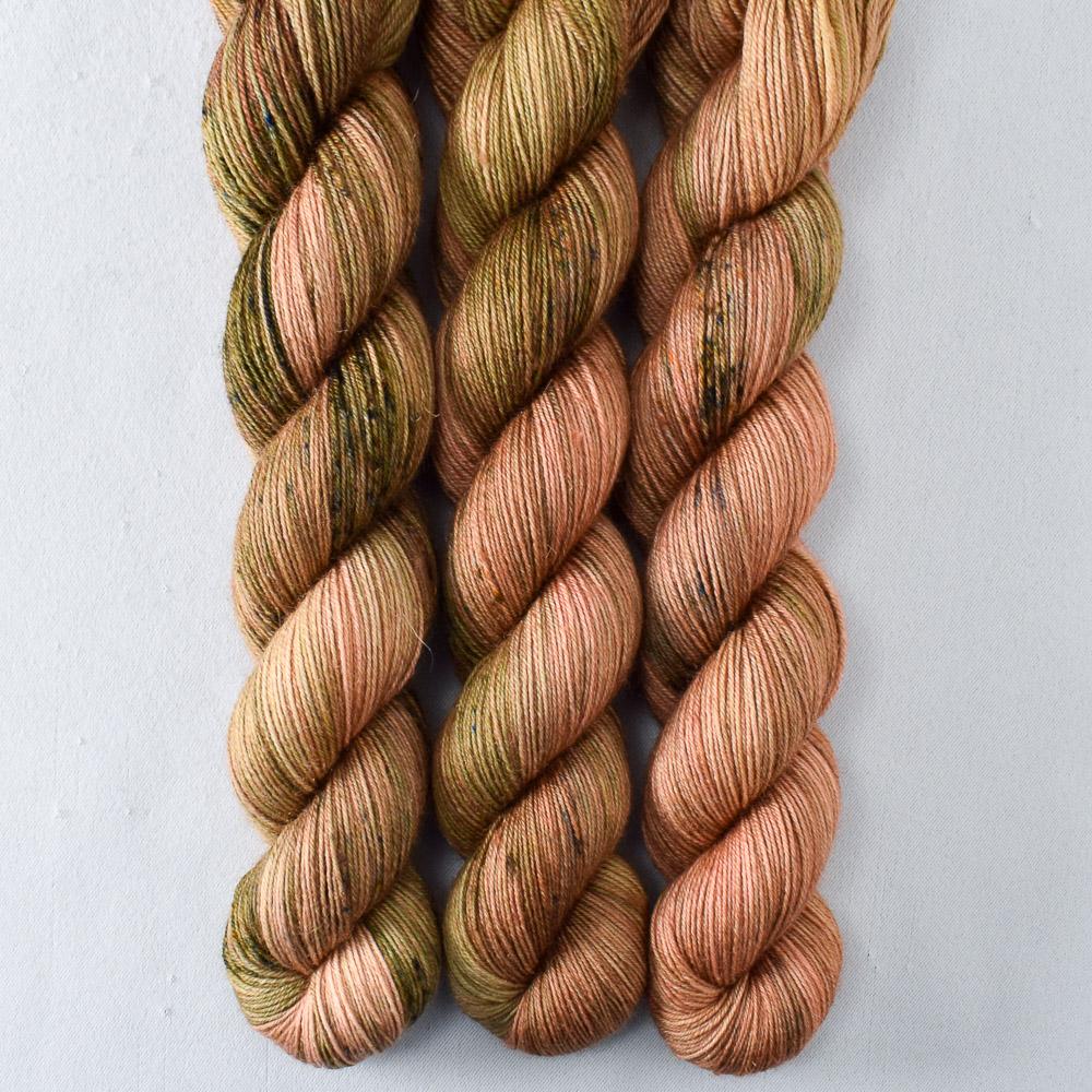 Rosy Finch - Miss Babs Katahdin 437 superwash BFL wool yarn