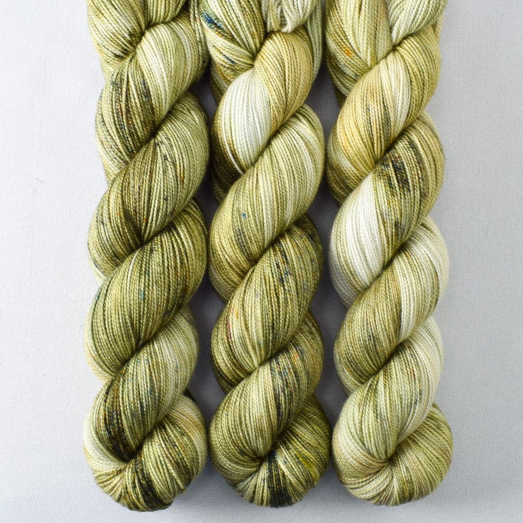 Rural Green - Miss Babs Avon yarn