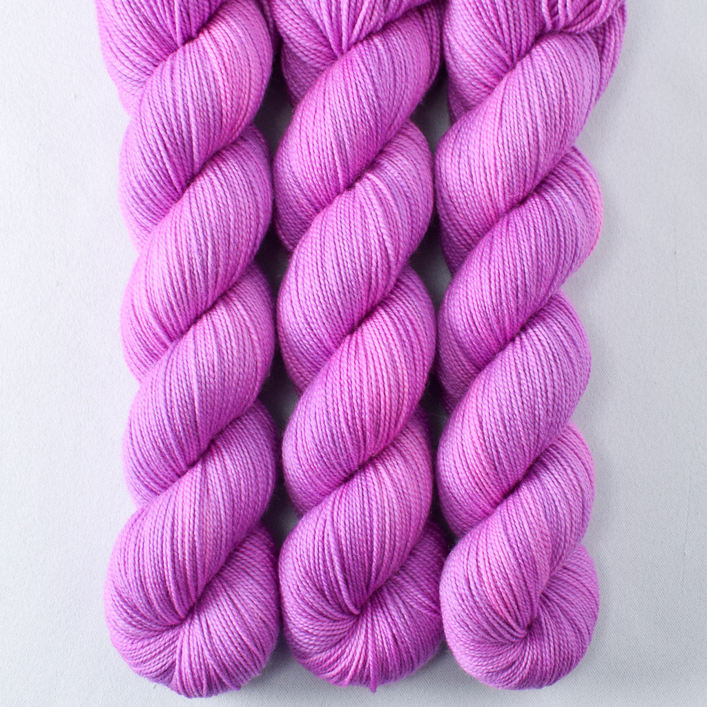 Shaula - Miss Babs Yummy 2-Ply superwash Merino wool yarn
