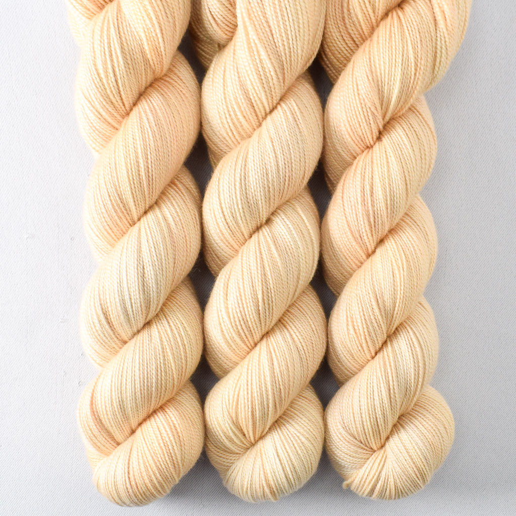 Shortbread - Miss Babs Avon yarn