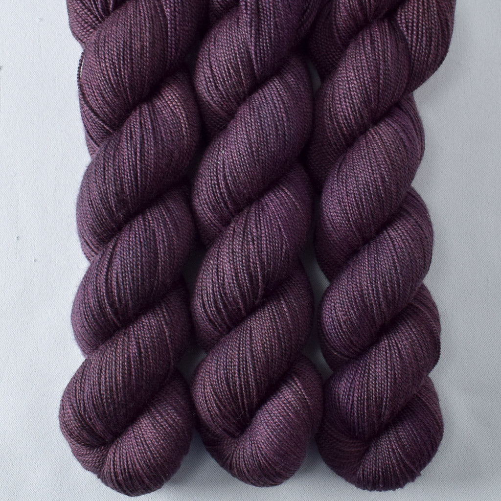 Starling - Miss Babs Avon yarn