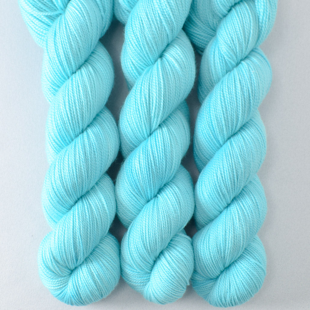 Star of Holland - Miss Babs Yummy 2-Ply superwash Merino wool yarn