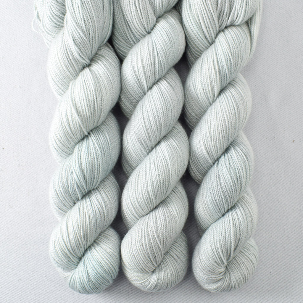 Stippleback - Miss Babs Avon yarn