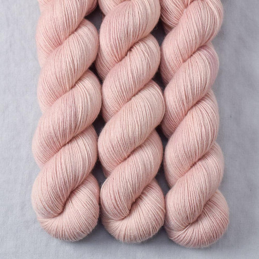 Sugar - Miss Babs Katahdin 437 yarn