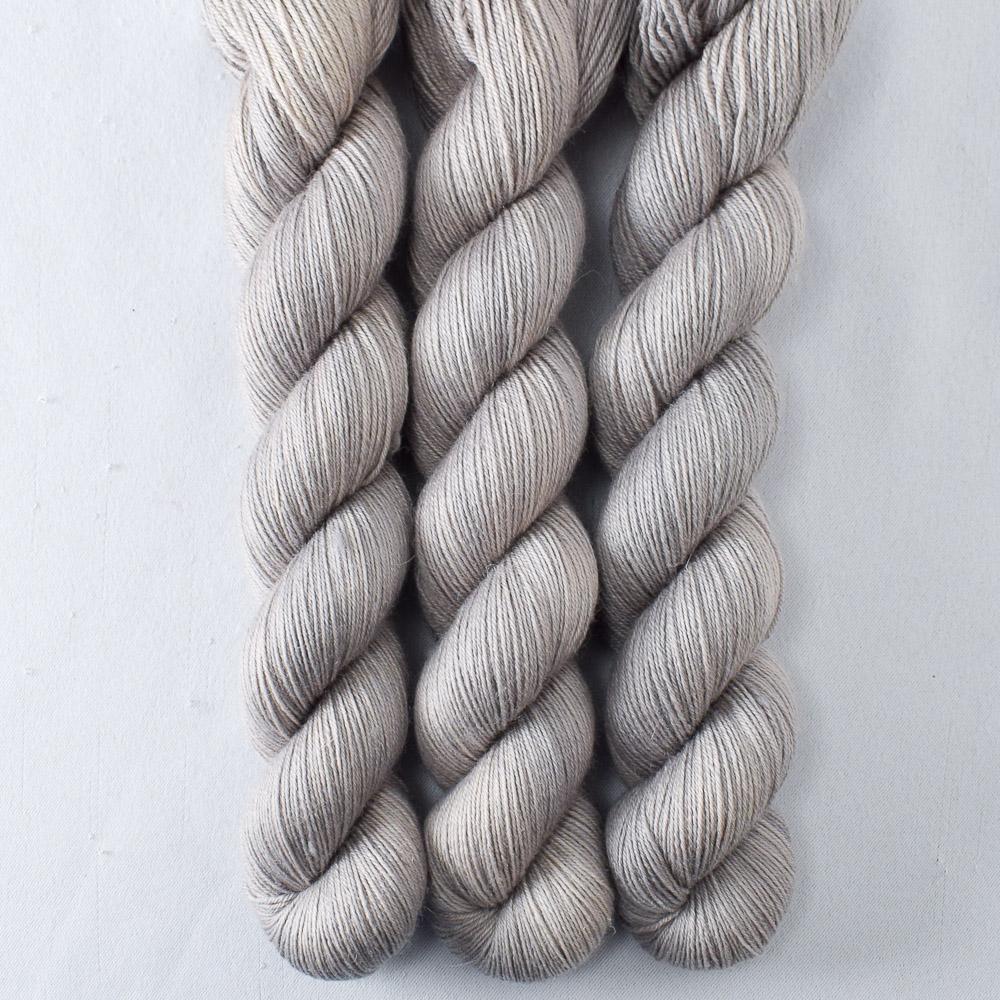 Thistledown - Miss Babs Katahdin 437 superwash BFL wool yarn