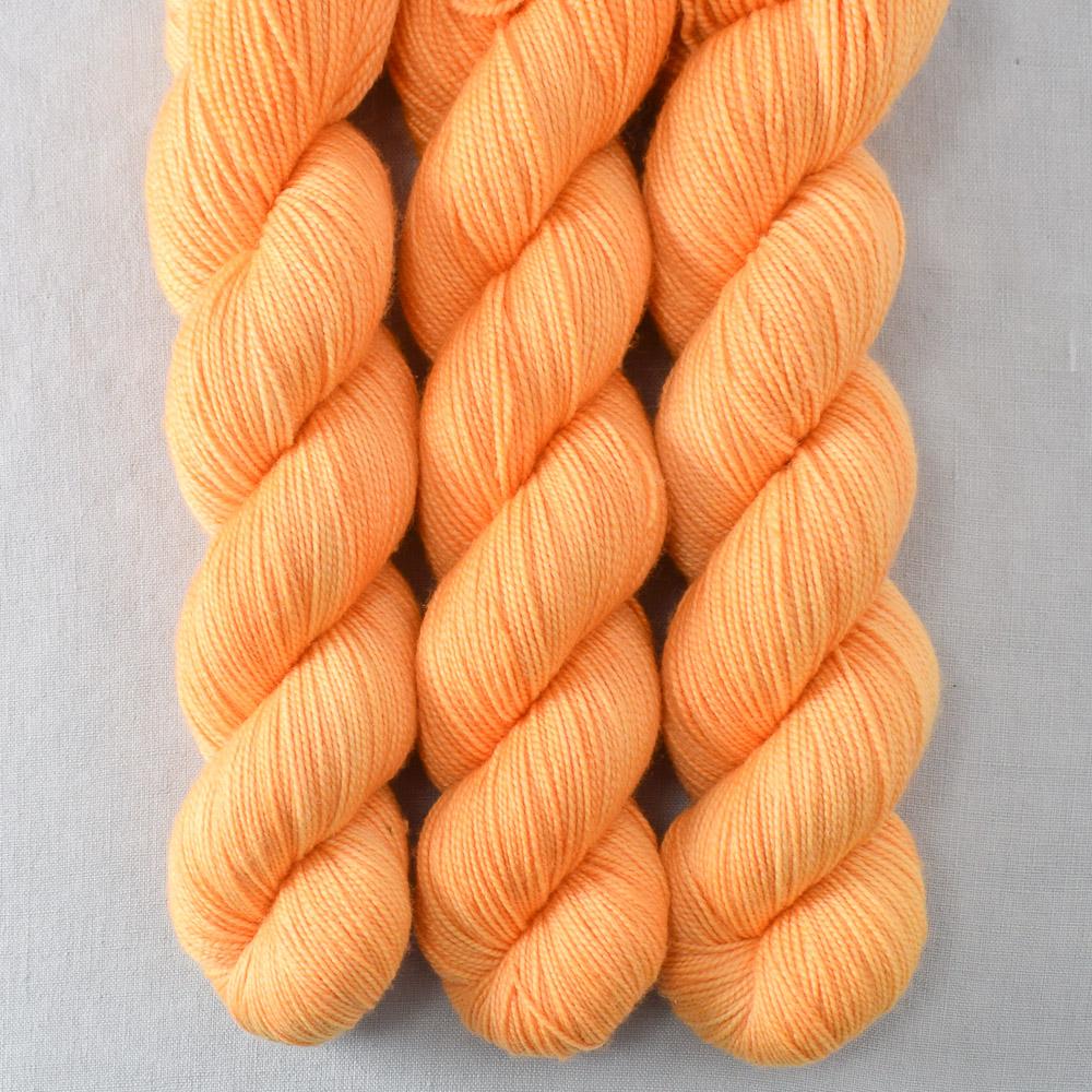 Ugli - Miss Babs Yummy 2-Ply superwash Merino wool yarn