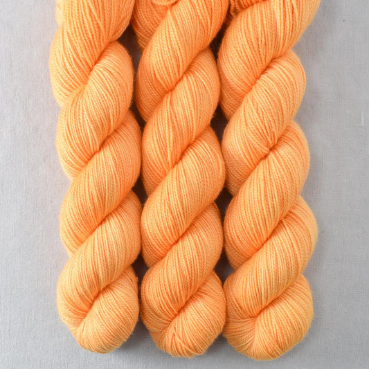 Ugli - Miss Babs Yummy 2-Ply superwash Merino wool yarn
