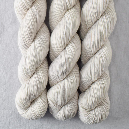 White Peppercorn - Miss Babs Putnam yarn