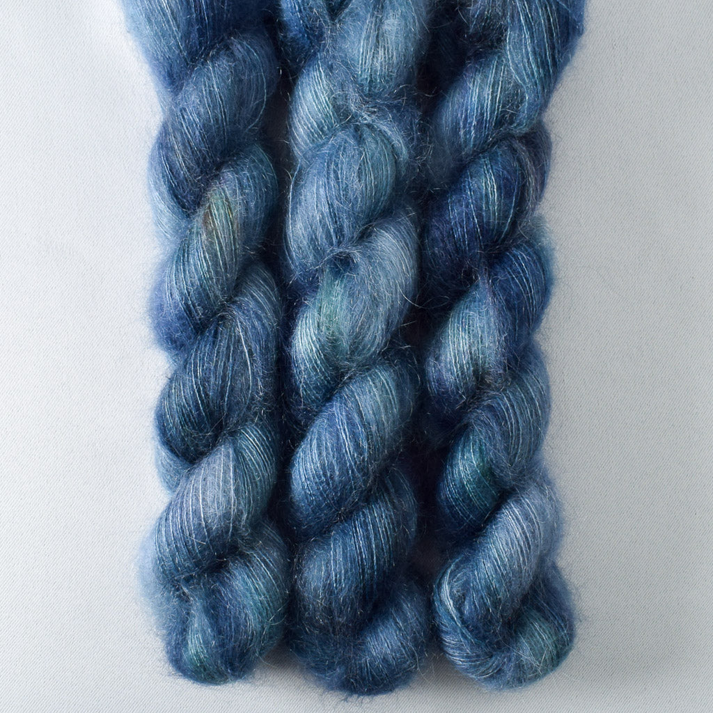 Windsong - Miss Babs Moonglow yarn
