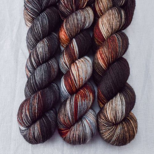 Wolves Den - Miss Babs Yummy 2-Ply yarn